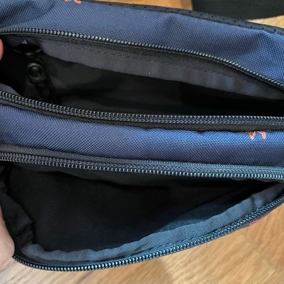 Dakine Black Belt Bag with small floral design - Picture 5 of 5